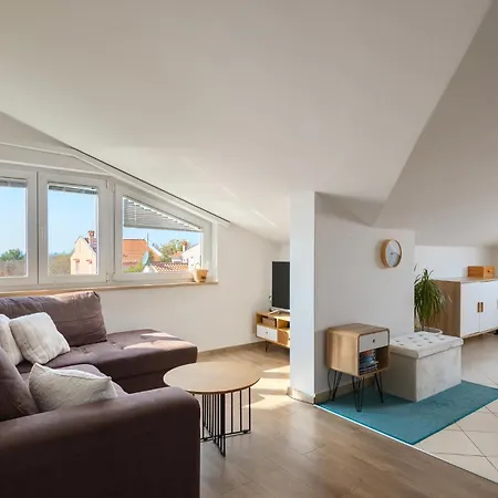 Sunny App With Reserved Parking Daire Poreč