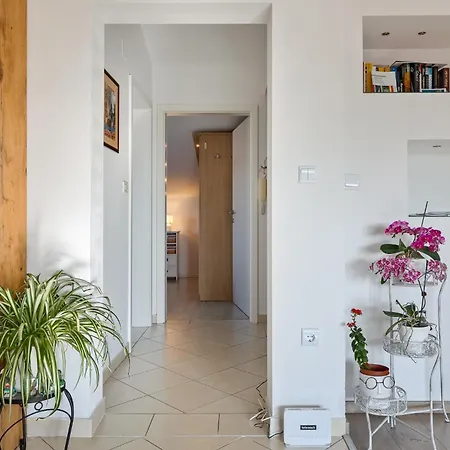 Sunny App With Reserved Parking Apartament *